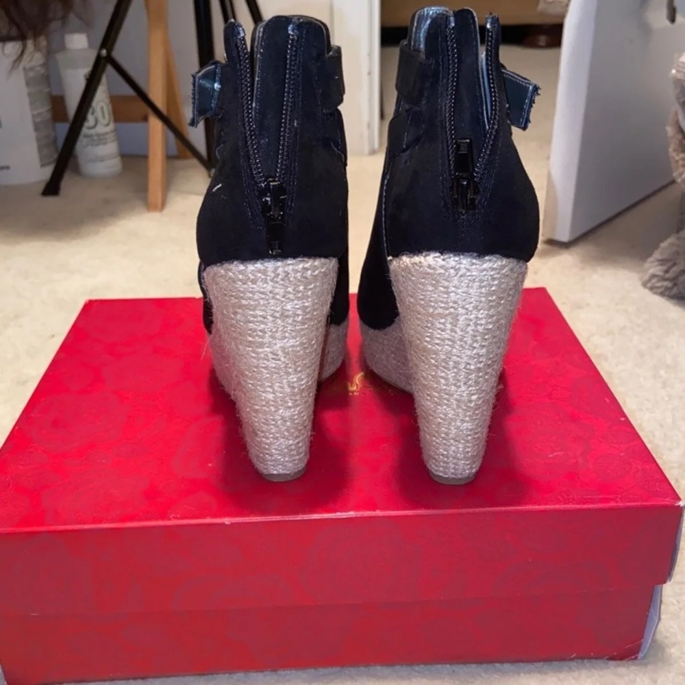 Women’s shoes